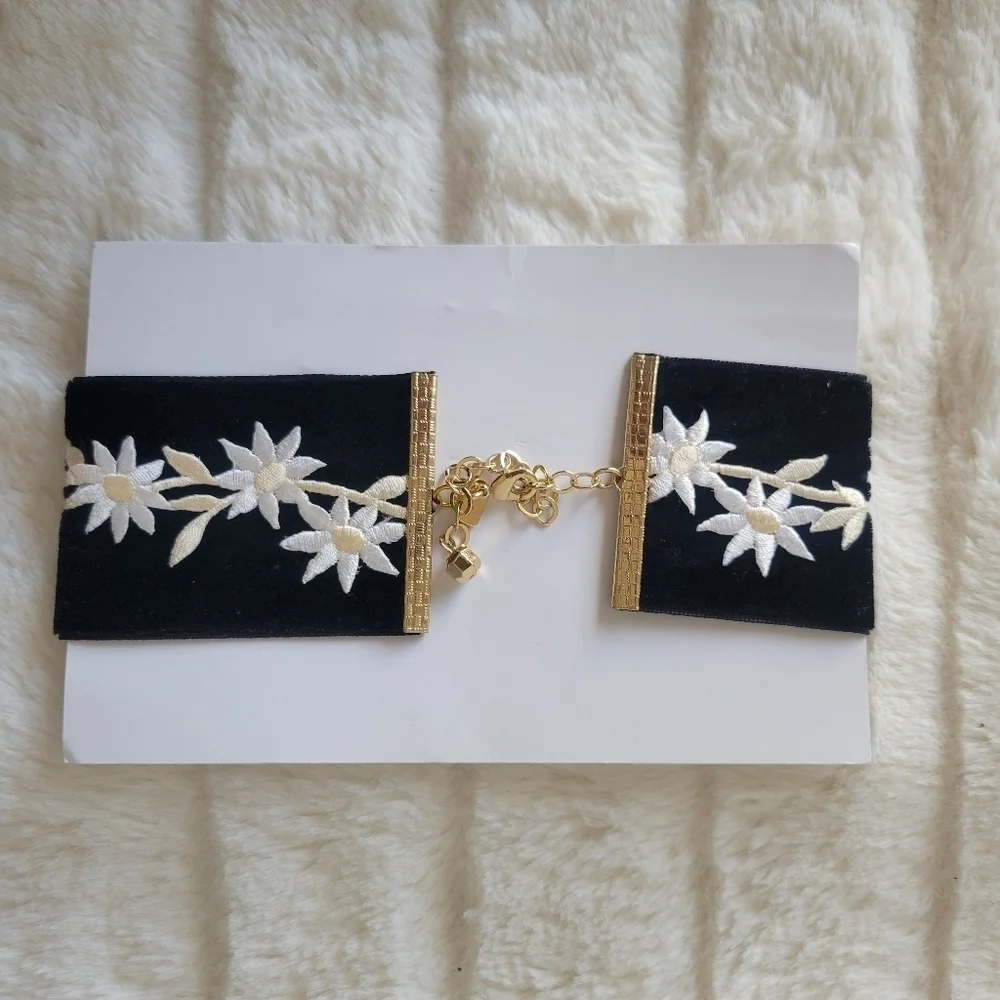 VANESSA MOONEY // lizy black velvet daisy floral embroidered choker